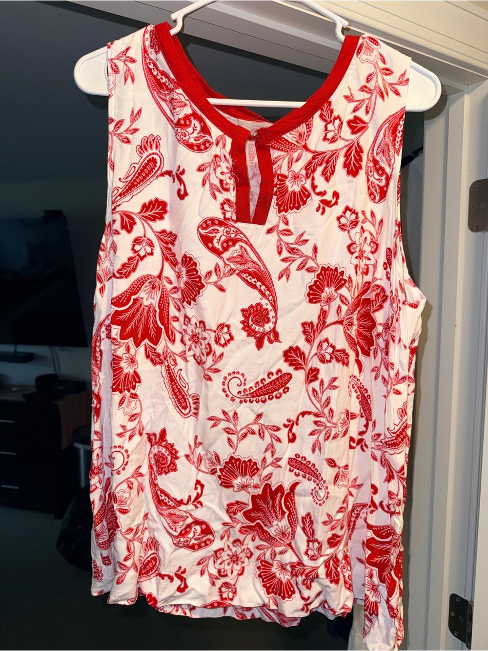 Liz Claiborne Red & White Paisley Sleeveless Tank